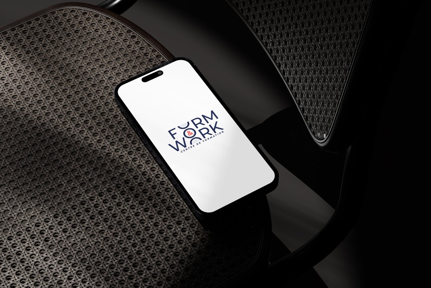 Logo Form & Work sur écran de téléphone