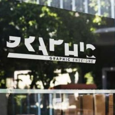 Logo Graphic Enseigne en vitrine